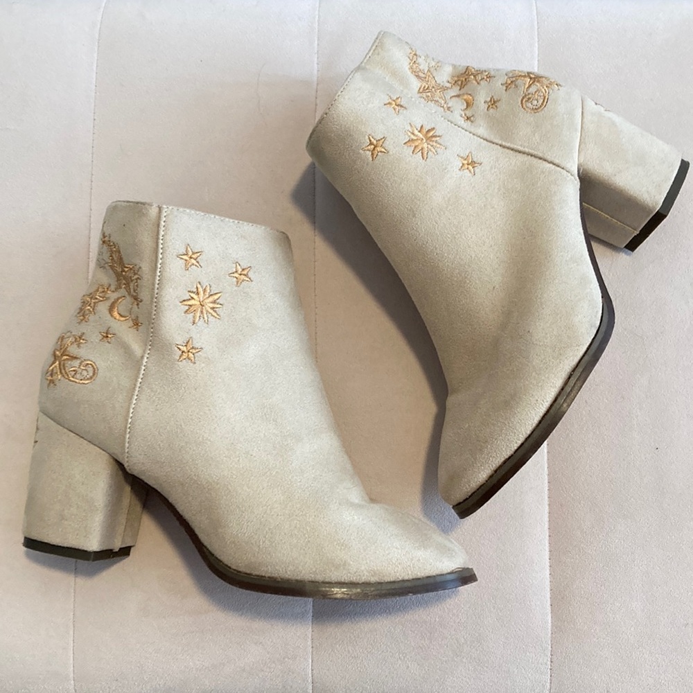 Faux suede Beige Heeled Booties with Star Embroidery